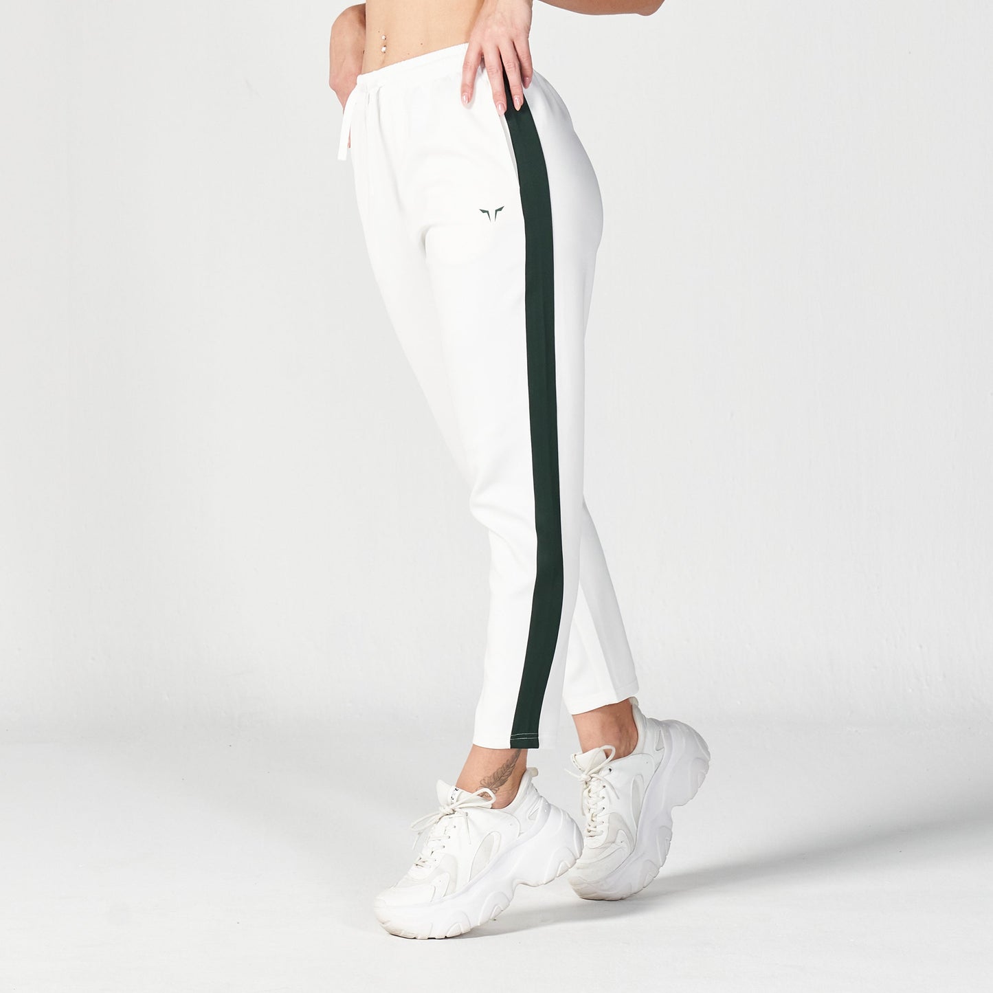 squatwolf-workout-clothes-core-tapered-pants-white-gym-pants-for-women